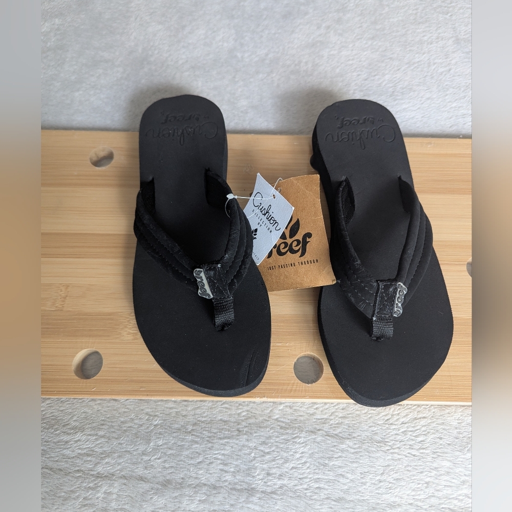 Reef Women’s Cushion Breeze Sandals - Black - Size 5 - Picture 2 of 8